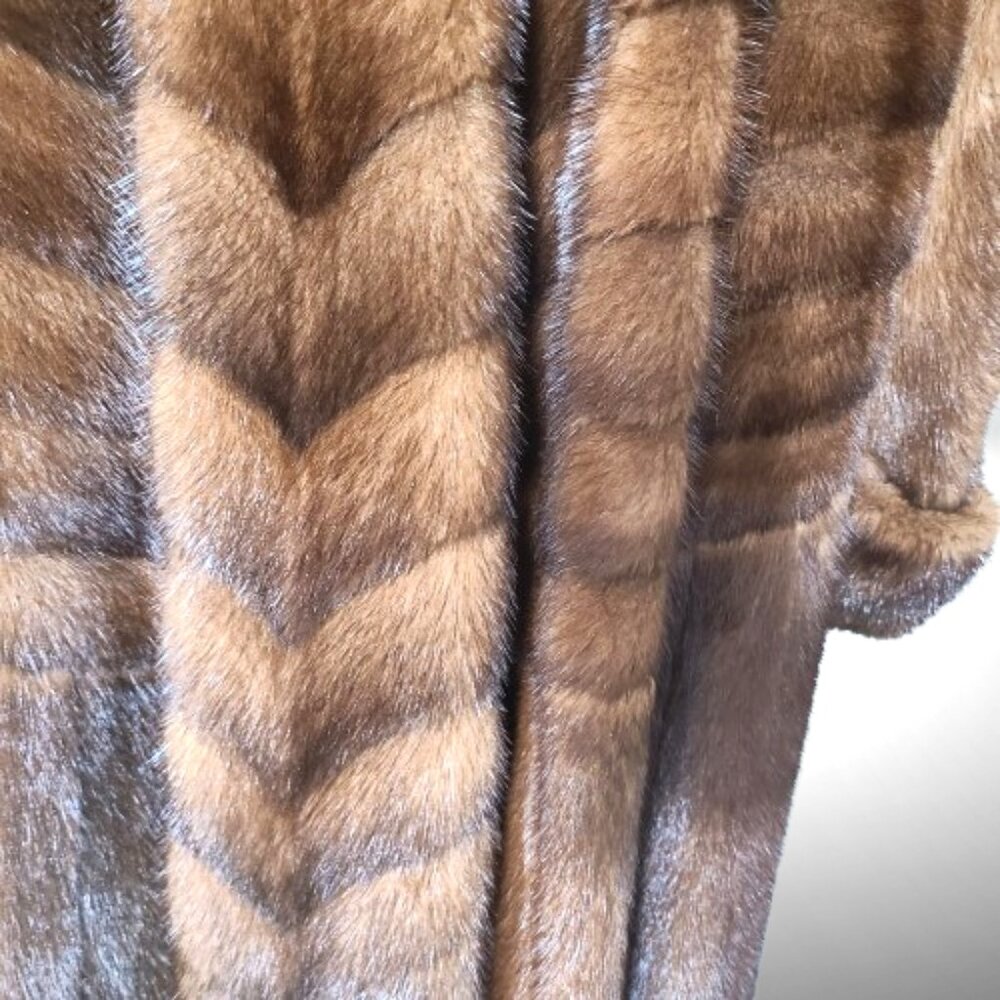 Adriana Furs Genuine Fur Coat – Made in Canada – Size 10–14 (Roomy) – Excellent - Picture 9 of 16